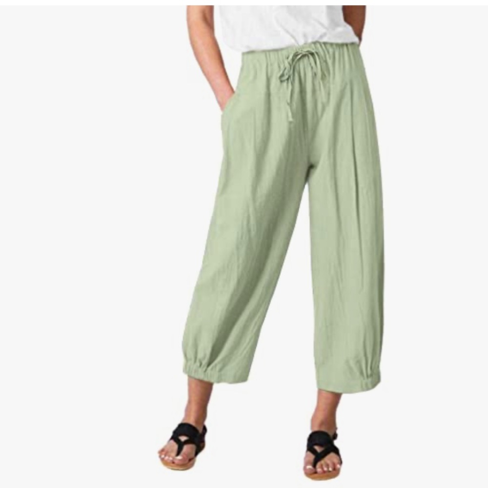 Women's mint Green Drawstring Capri joggers.  Size Large